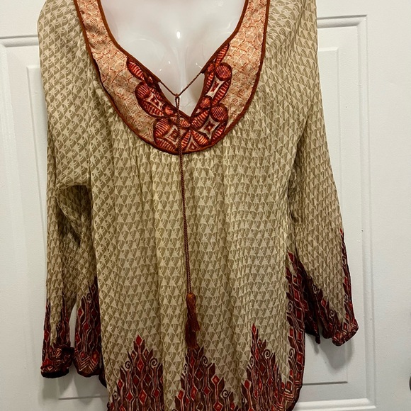 Elegant Beige and Red Women's blouse.From the renowned Lucky brand, long sleeves - Picture 4 of 15
